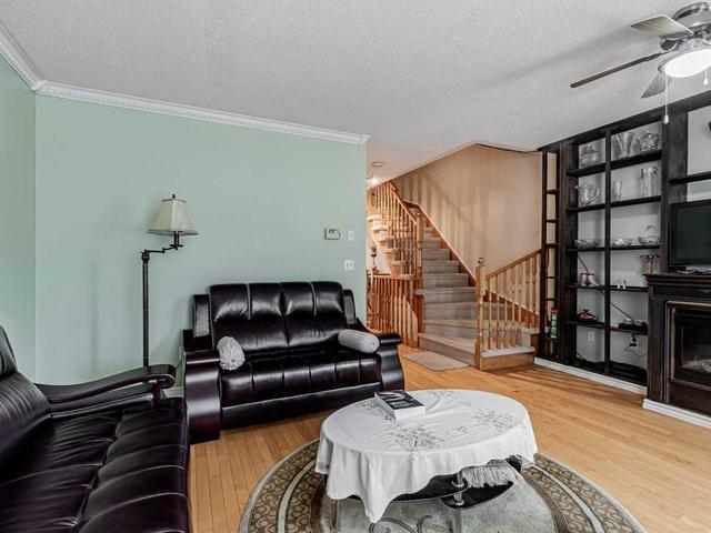 7 Brisby Mews, Townhouse with 3 bedrooms, 4 bathrooms and 1 parking in Toronto ON | Image 24