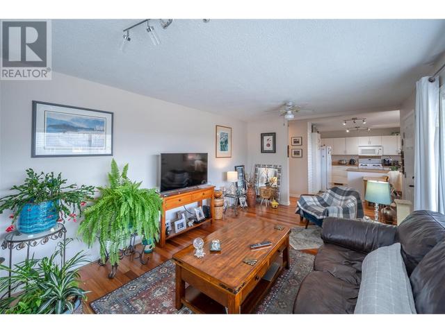 1298 Government Street, House detached with 3 bedrooms, 1 bathrooms and 1 parking in Penticton BC | Image 8