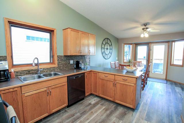 18 Eakins Crescent, House detached with 5 bedrooms, 3 bathrooms and 2 parking in Red Deer AB | Image 8