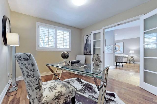 crt - 2262 Springfield Crt, House detached with 3 bedrooms, 3 bathrooms and 4 parking in Mississauga ON | Image 11