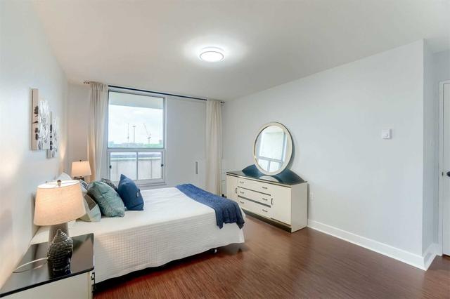606 - 130 Neptune Dr, Condo with 2 bedrooms, 2 bathrooms and 1 parking in Toronto ON | Image 16