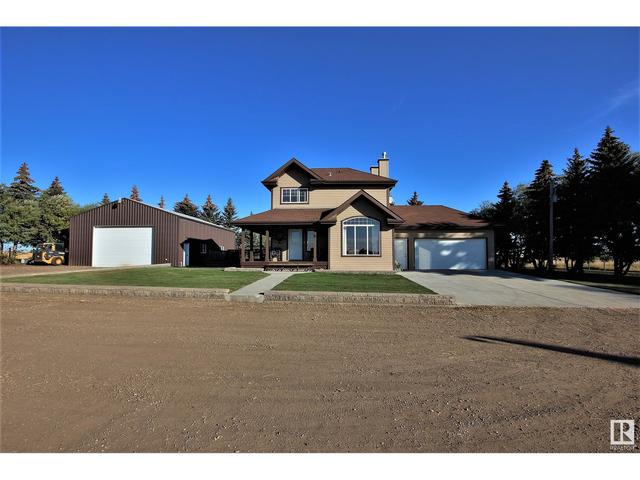 26408 Twp Rd 571, House detached with 3 bedrooms, 3 bathrooms and null parking in Sturgeon County AB | Card Image