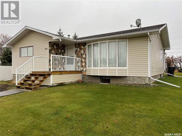 109 2nd Street Nw, House detached with 4 bedrooms, 2 bathrooms and null parking in Goodsoil SK | Image 34