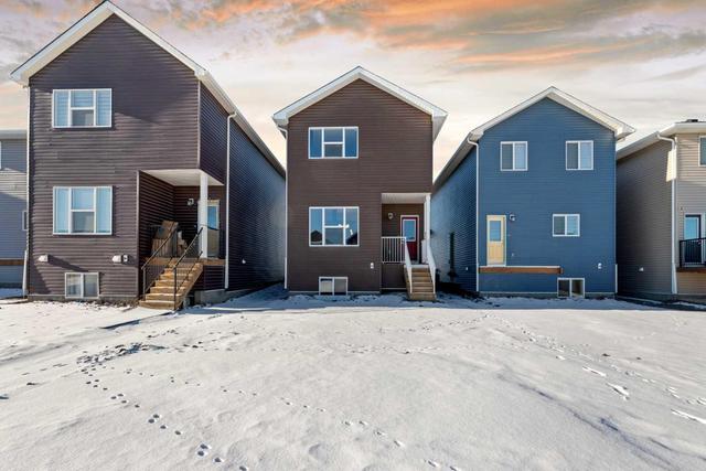 916 Bayview Rise Sw, House detached with 3 bedrooms, 2 bathrooms and 2 parking in Airdrie AB | Image 4