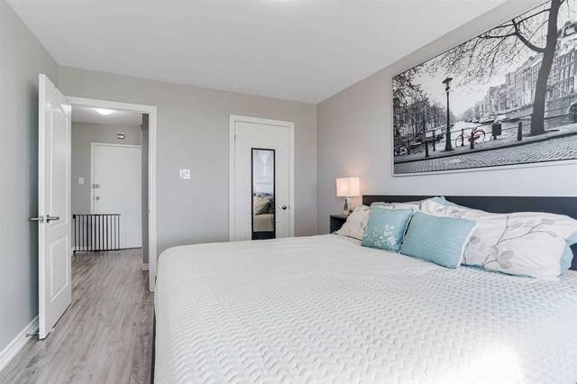251 - 2095 Roche Crt, Townhouse with 3 bedrooms, 2 bathrooms and 1 parking in Mississauga ON | Image 4
