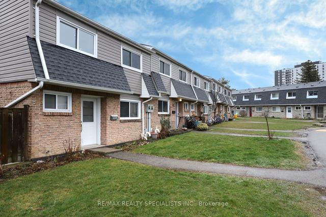 137 - 2050 Upper Middle Rd, Townhouse with 3 bedrooms, 2 bathrooms and 2 parking in Burlington ON | Image 12