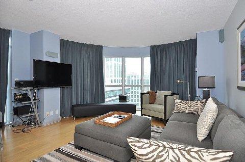 lph 12 - 36 Blue Jays Way, Condo with 2 bedrooms, 3 bathrooms and 1 parking in Toronto ON | Image 2