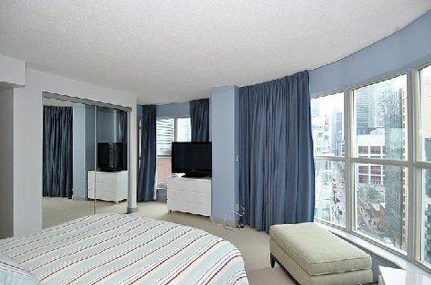 lph 12 - 36 Blue Jays Way, Condo with 2 bedrooms, 3 bathrooms and 1 parking in Toronto ON | Image 11
