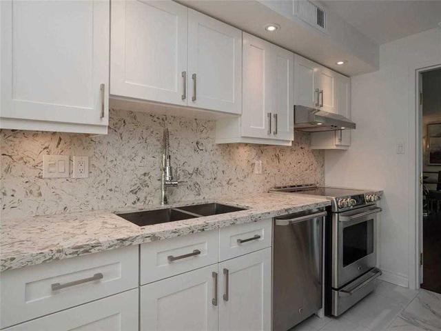 404 - 251 Queens Quay W, Condo with 2 bedrooms, 2 bathrooms and 1 parking in Toronto ON | Image 9