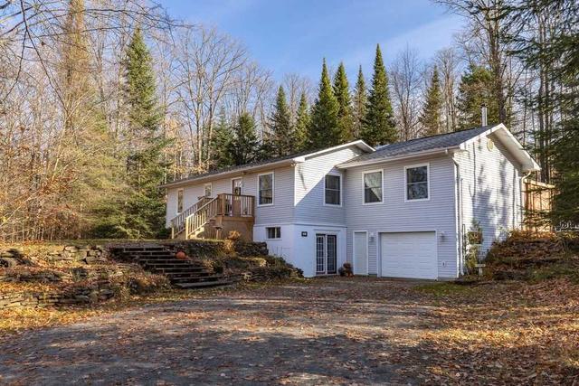 141 East Browns Rd, House detached with 3 bedrooms, 2 bathrooms and 7 parking in Huntsville ON | Image 2