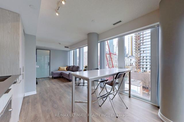 1012 - 60 Shuter St, Condo with 1 bedrooms, 2 bathrooms and 0 parking in Toronto ON | Image 8