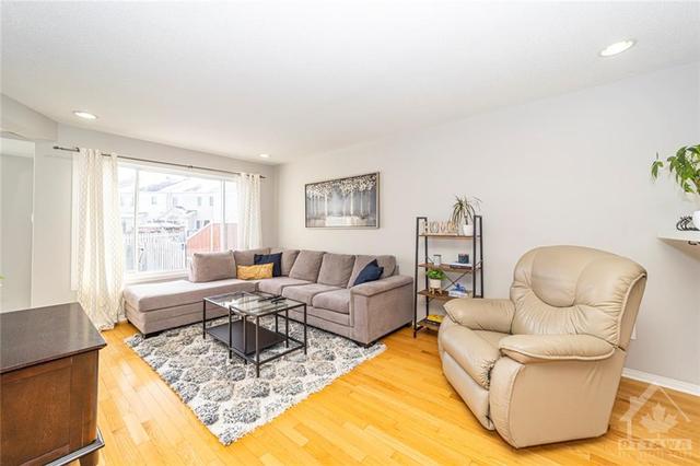 2081 Liska Street, Townhouse with 3 bedrooms, 3 bathrooms and 3 parking in Ottawa ON | Image 9