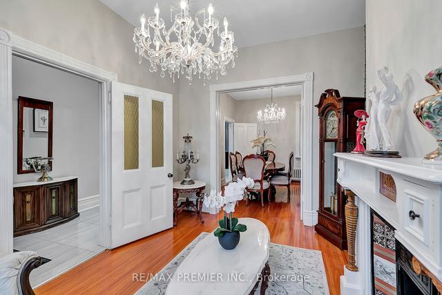 32 Robinson St, House attached with 4 bedrooms, 2 bathrooms and 1 parking in Toronto ON | Image 37