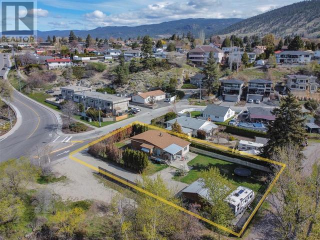 730 Eckhardt Avenue, House detached with 2 bedrooms, 1 bathrooms and 2 parking in Penticton BC | Image 1