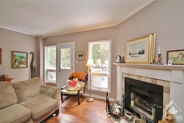 44 Lightfoot Place, Townhouse with 3 bedrooms, 3 bathrooms and 2 parking in Ottawa ON | Image 5