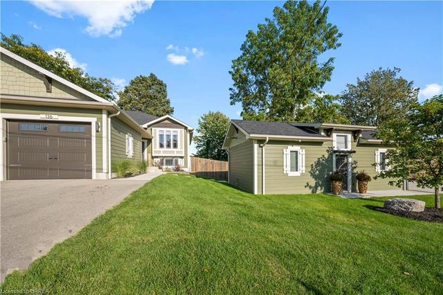 136 Maple Lane, House attached with 4 bedrooms, 2 bathrooms and 5 parking in Tillsonburg ON | Image 2