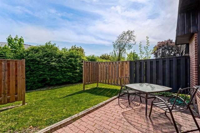 3 Darras Crt, Townhouse with 4 bedrooms, 2 bathrooms and 2 parking in Brampton ON | Image 7