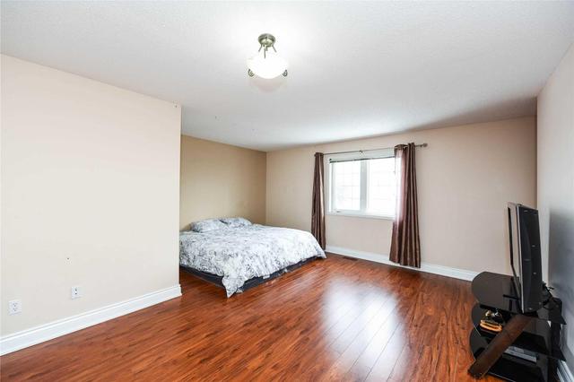 38 Domenico Cres, House attached with 3 bedrooms, 3 bathrooms and 2 parking in Brampton ON | Image 10