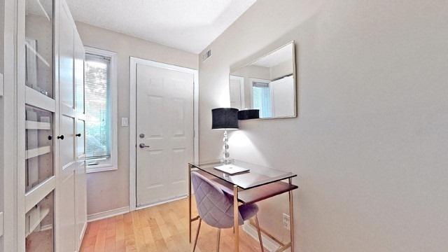 th37 - 208 Niagara St, Townhouse with 1 bedrooms, 1 bathrooms and 1 parking in Toronto ON | Image 4