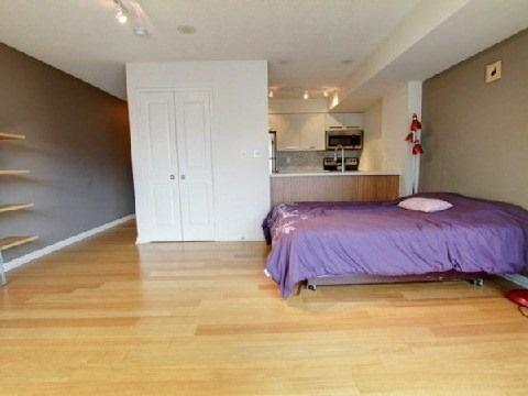 619 - 11 St Joseph St, Condo with 1 bedrooms, 1 bathrooms and null parking in Toronto ON | Image 9