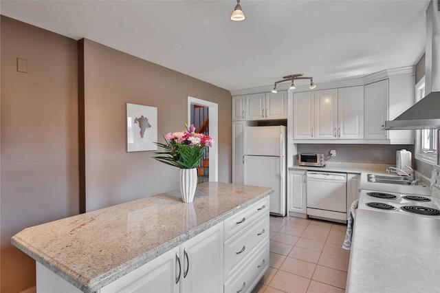 9 Lowbank Crt, House semidetached with 4 bedrooms, 2 bathrooms and 3 parking in Toronto ON | Image 36