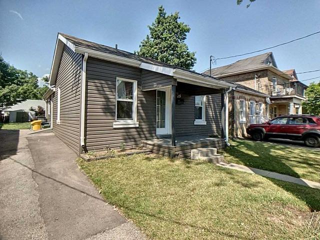 25 Park Ave, House detached with 2 bedrooms, 1 bathrooms and 2 parking in Brantford ON | Image 2