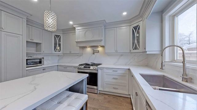 23 Coronation Circ, House detached with 4 bedrooms, 5 bathrooms and 6 parking in Brampton ON | Image 13