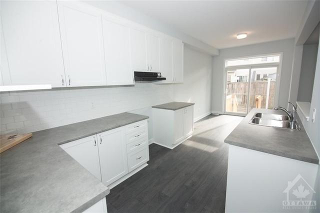 2162 Winsome Terrace, Townhouse with 4 bedrooms, 3 bathrooms and 3 parking in Ottawa ON | Image 10