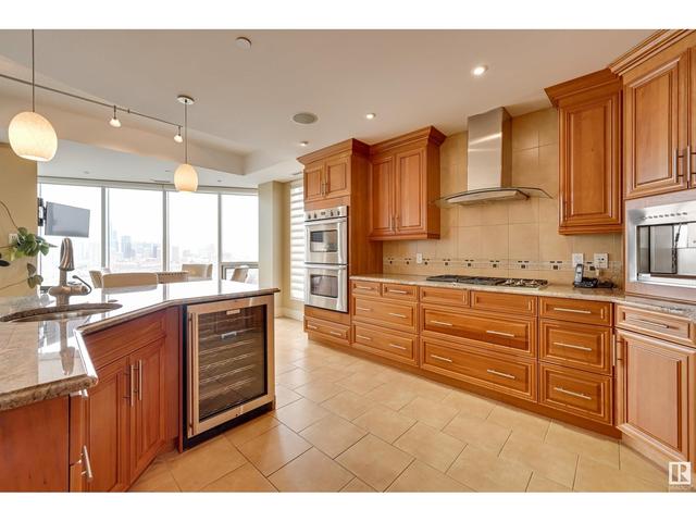 1900 - 10035 Saskatchewan Dr Nw, Condo with 3 bedrooms, 4 bathrooms and 5 parking in Edmonton AB | Image 25