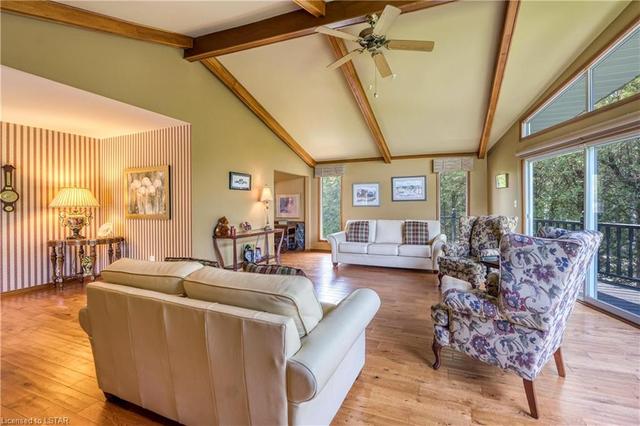 4307 Bluepoint Drive, House detached with 5 bedrooms, 2 bathrooms and null parking in Plympton Wyoming ON | Image 2