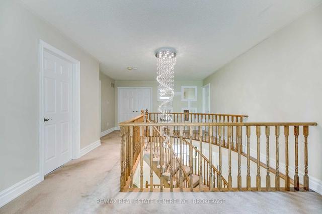2093 Country Club Dr, House detached with 5 bedrooms, 4 bathrooms and 6 parking in Burlington ON | Image 13