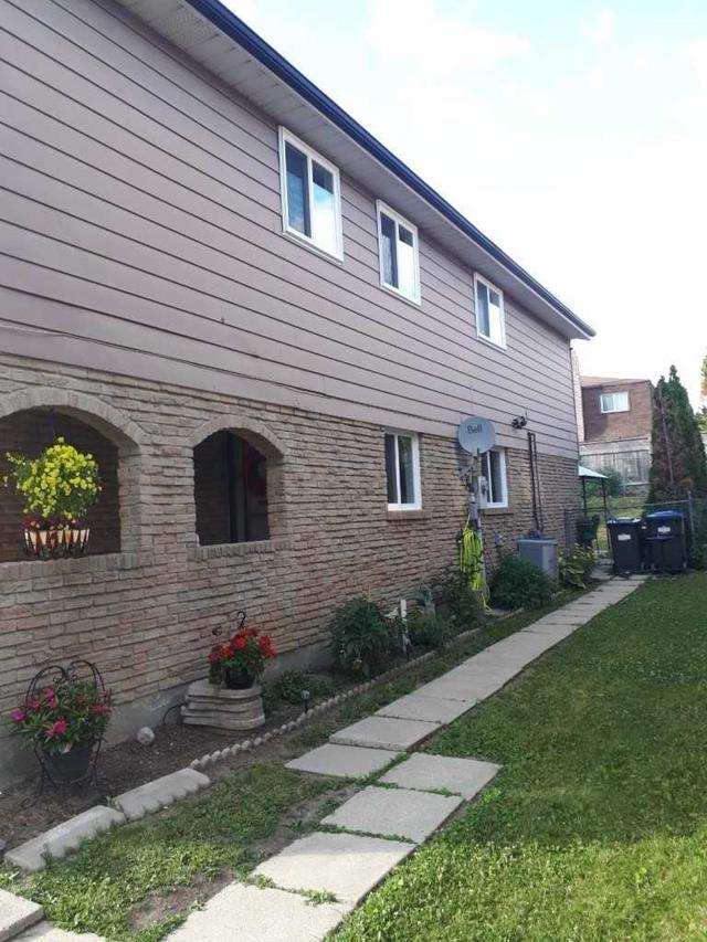 139 Salisbury Circ, House semidetached with 3 bedrooms, 2 bathrooms and 6 parking in Brampton ON | Image 7