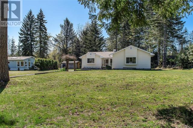 2413 Catherwood Rd, House detached with 3 bedrooms, 2 bathrooms and 4 parking in Comox Valley C (Puntledge   Black Creek) BC | Image 3