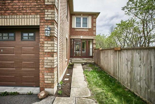 46 Sable Cres, House attached with 3 bedrooms, 3 bathrooms and 6 parking in Whitby ON | Image 20