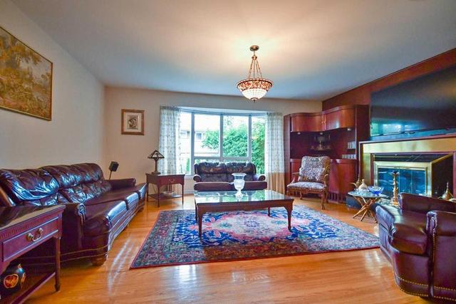 28 Catherwood Crt, House detached with 3 bedrooms, 4 bathrooms and 4 parking in Toronto ON | Image 9