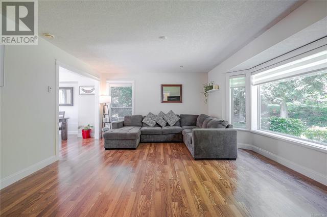 2114 Trident Pl, House detached with 4 bedrooms, 4 bathrooms and 6 parking in North Saanich BC | Image 6
