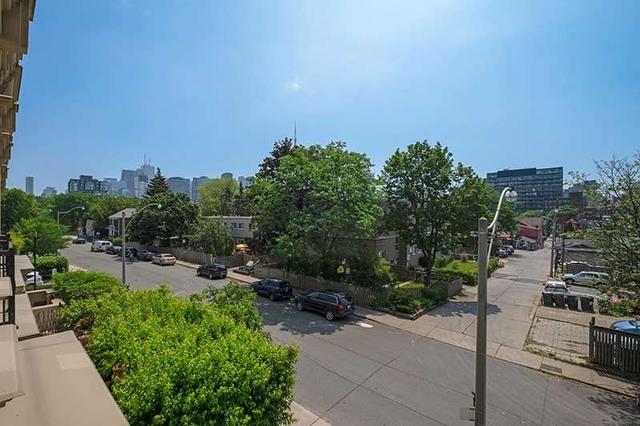 th12 - 80 Carr St, Townhouse with 2 bedrooms, 2 bathrooms and 1 parking in Toronto ON | Image 3