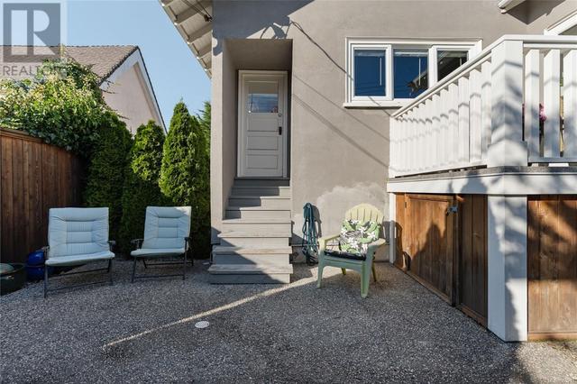 62 Cambridge St, House detached with 7 bedrooms, 4 bathrooms and 3 parking in Victoria BC | Image 39