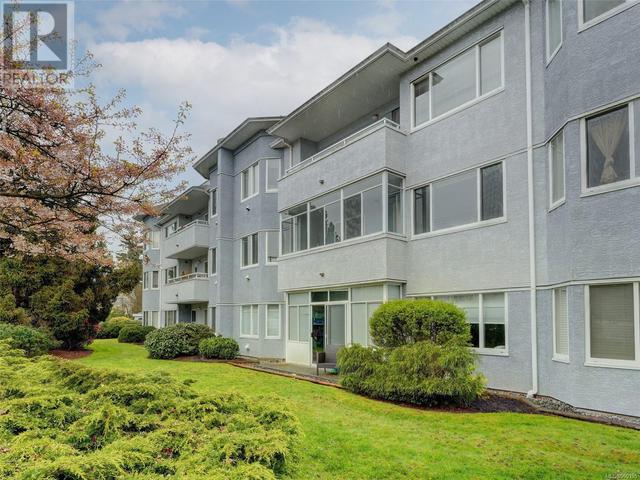 212 - 3931 Shelbourne St, Condo with 2 bedrooms, 2 bathrooms and 1 parking in Saanich BC | Image 23