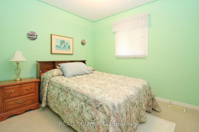 858 Wentworth St, House detached with 2 bedrooms, 2 bathrooms and 3 parking in Peterborough ON | Image 15