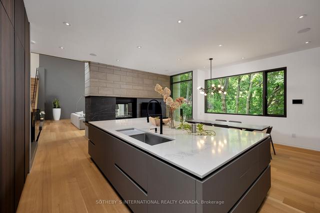 11 North Dr, House detached with 4 bedrooms, 7 bathrooms and 6 parking in Toronto ON | Image 3