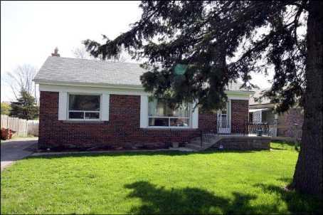 3 Lawndale Rd, House detached with 3 bedrooms, 2 bathrooms and 4 parking in Toronto ON | Image 1