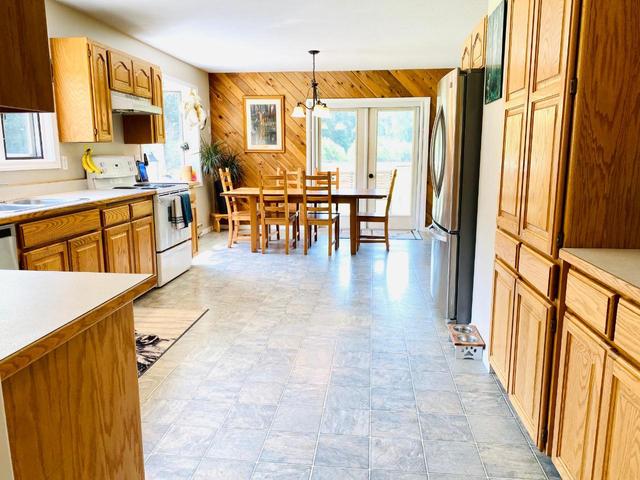 11325 Granby Road, House detached with 4 bedrooms, 3 bathrooms and null parking in Kootenay Boundary D BC | Image 5