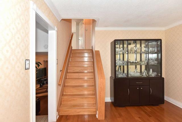 925 Forestwood Dr, House detached with 4 bedrooms, 3 bathrooms and 4 parking in Mississauga ON | Image 6
