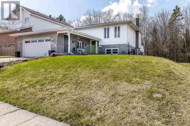 1109 Lake St, House detached with 3 bedrooms, 2 bathrooms and null parking in Sault Ste. Marie ON | Image 3