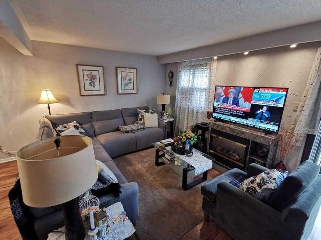 42 - 43 Nadia Pl, Townhouse with 4 bedrooms, 3 bathrooms and 1 parking in Oakville ON | Image 6
