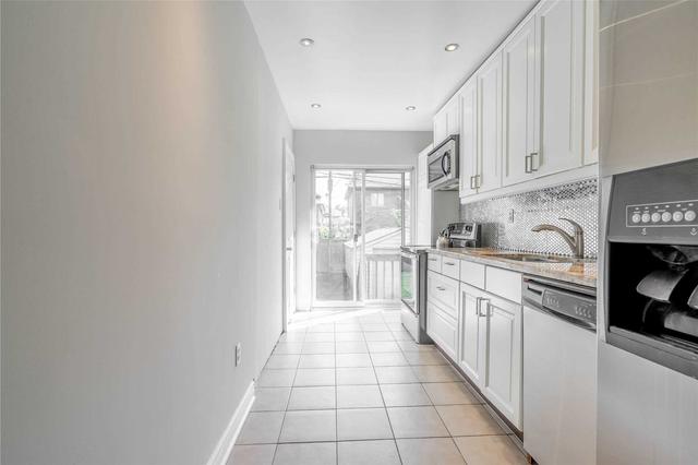 907 Islington Ave, House detached with 2 bedrooms, 2 bathrooms and 6 parking in Toronto ON | Image 4