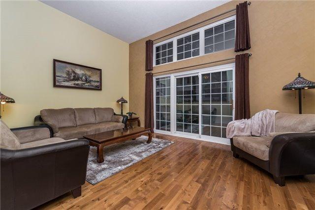89 Jenny Wrenway Way, Townhouse with 3 bedrooms, 2 bathrooms and 2 parking in Toronto ON | Image 2