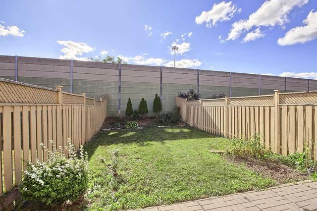 35h View Green Cres, House attached with 3 bedrooms, 4 bathrooms and 4 parking in Toronto ON | Image 32