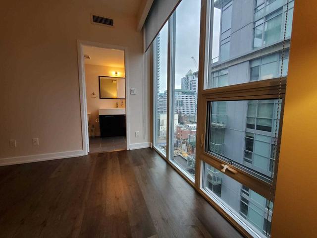 1203 - 126 Simcoe St, Condo with 2 bedrooms, 2 bathrooms and 1 parking in Toronto ON | Image 8